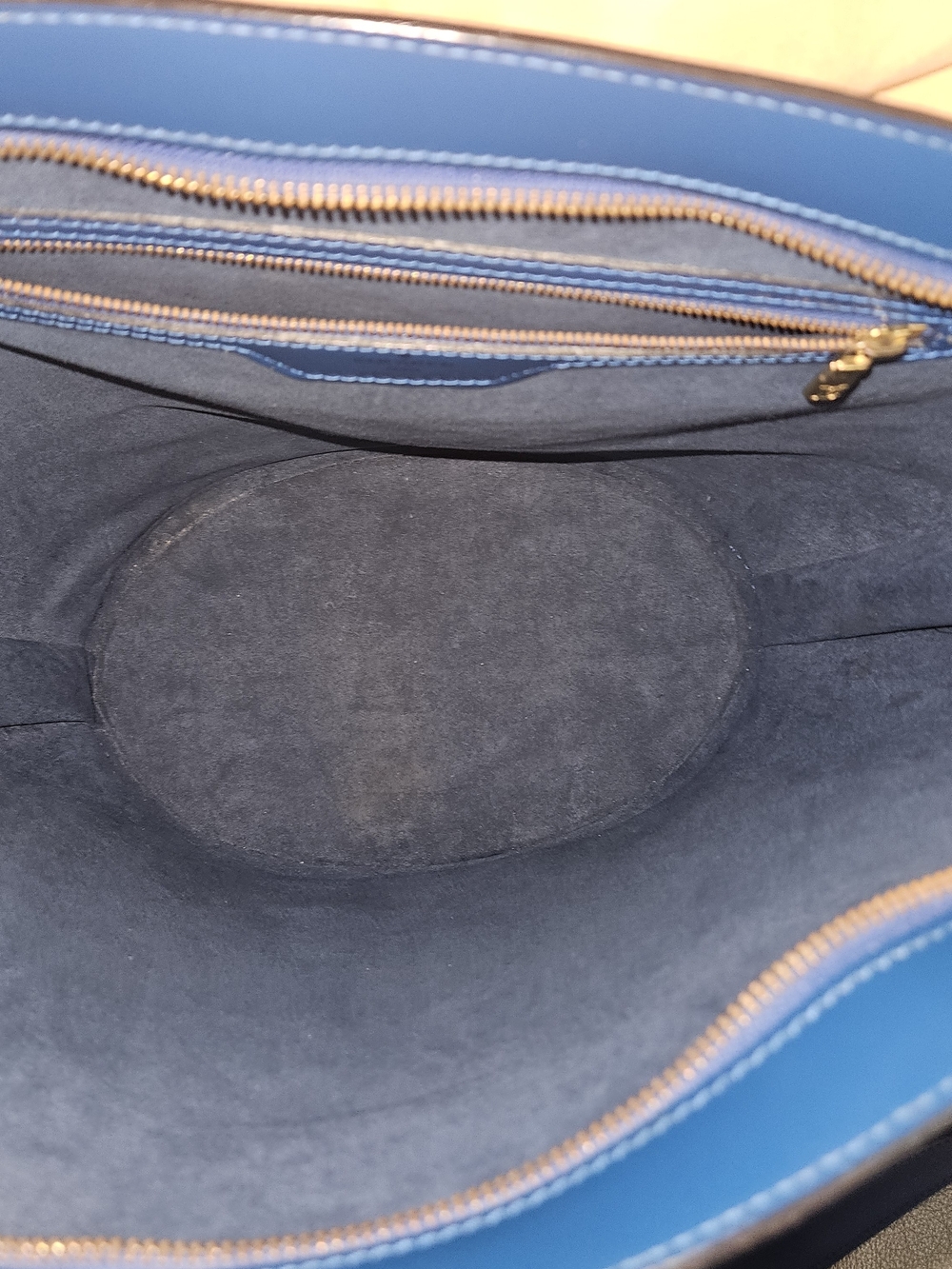 Louis Vuitton Blue Epi Leather Tote with Matching Agenda - Picture 3 of 11